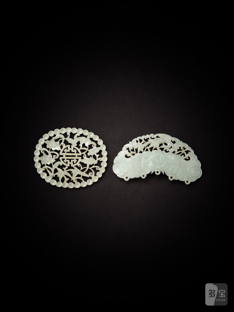 清十八世紀　玉透雕團壽紋飾件 及 玉透雕和合二仙紋飾件 | TWO JADE 'AUSPICIOUS' ORNAMENTS - 图3